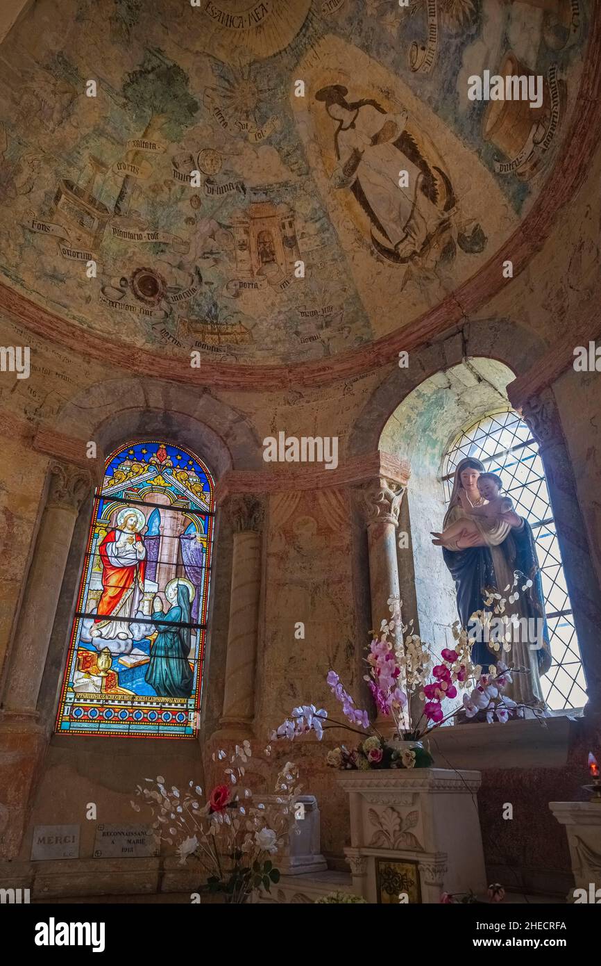 France, Nievre, Saint-Révérien, village sur la via Lemovicensis ou Vezelay Way, l'une des voies principales vers Saint-Jacques de Compostelle, église romane Saint-Révérien du 12th siècle, site de Clunac Banque D'Images