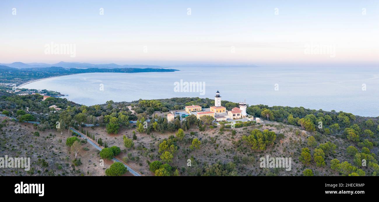 France, Var, presqu'île de Saint Tropez, Ramatuelle, le Cap Camarat,Phare de Camarat (vue aérienne) // France, Var (83), presqu'île de Saint-Tropez, Ra Banque D'Images