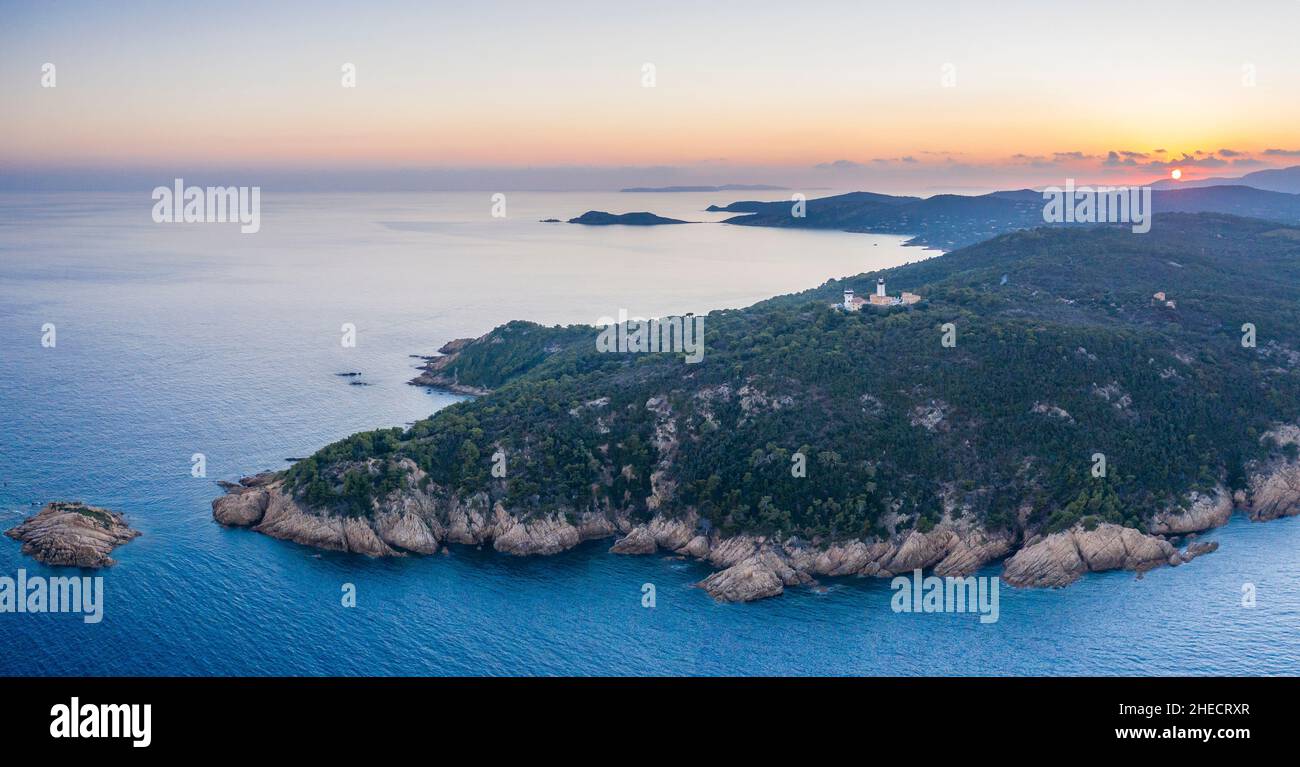France, Var, presqu'île de Saint Tropez, Ramatuelle, le Cap Camarat,Phare de Camarat (vue aérienne) // France, Var (83), presqu'île de Saint-Tropez, Ra Banque D'Images