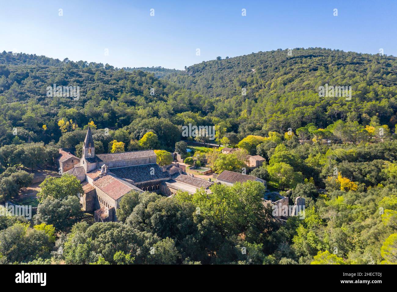 France, Var, le Thoronet, abbaye de Thoronet, abbaye cistercienne (vue aérienne) // France, Var (83), le Thoronet, abbaye du Thoronet, abbaye cistercienne (v Banque D'Images