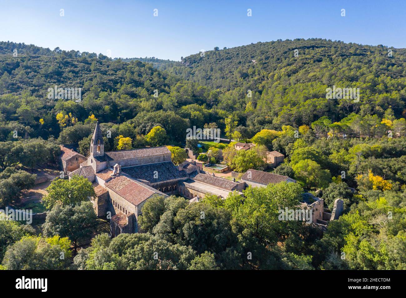 France, Var, le Thoronet, abbaye de Thoronet, abbaye cistercienne (vue aérienne) // France, Var (83), le Thoronet, abbaye du Thoronet, abbaye cistercienne (v Banque D'Images