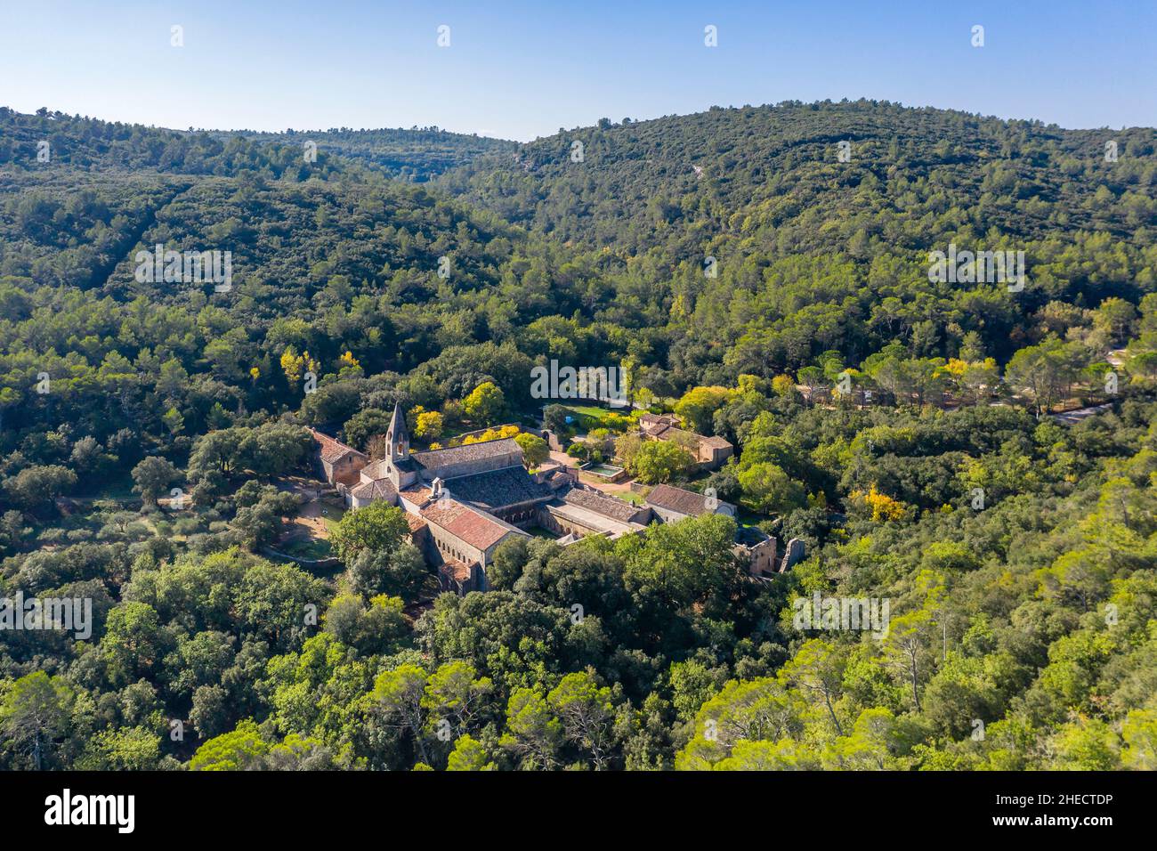 France, Var, le Thoronet, abbaye de Thoronet, abbaye cistercienne (vue aérienne) // France, Var (83), le Thoronet, abbaye du Thoronet, abbaye cistercienne (v Banque D'Images