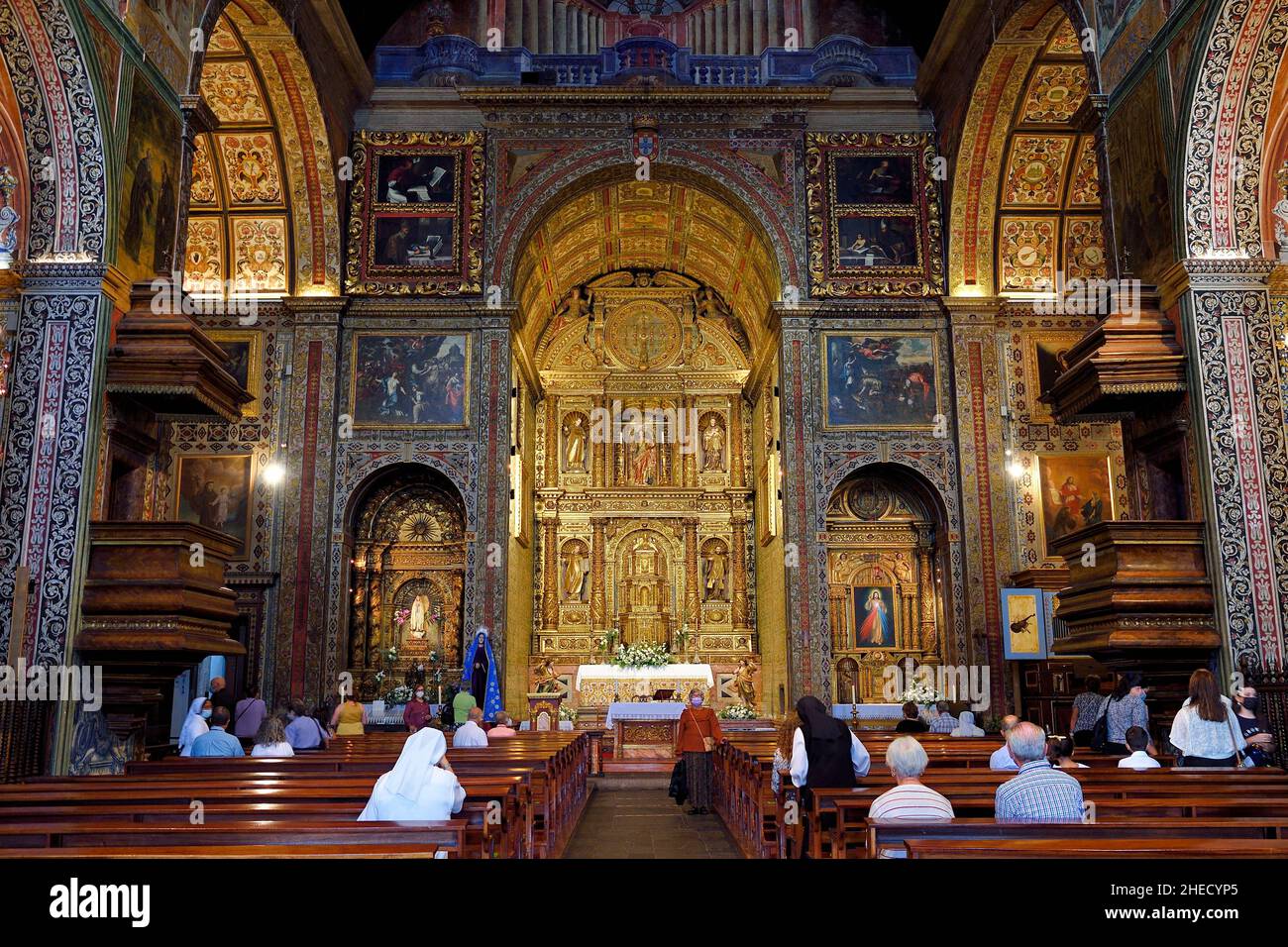 Portugal, Île de Madère, Funchal, praca do municipio, Eglise Saint Jean l'évangéliste (Igreja de Sao Joao Evangelista) ou Eglise du Collège jésuite Banque D'Images