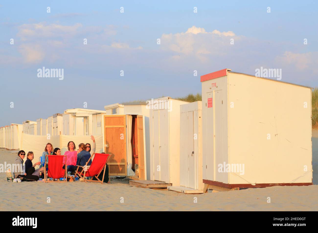 Belgique, Flandre Occidentale, Nieuwpoort, fête d'anniversaire dans une cabane de plage Banque D'Images