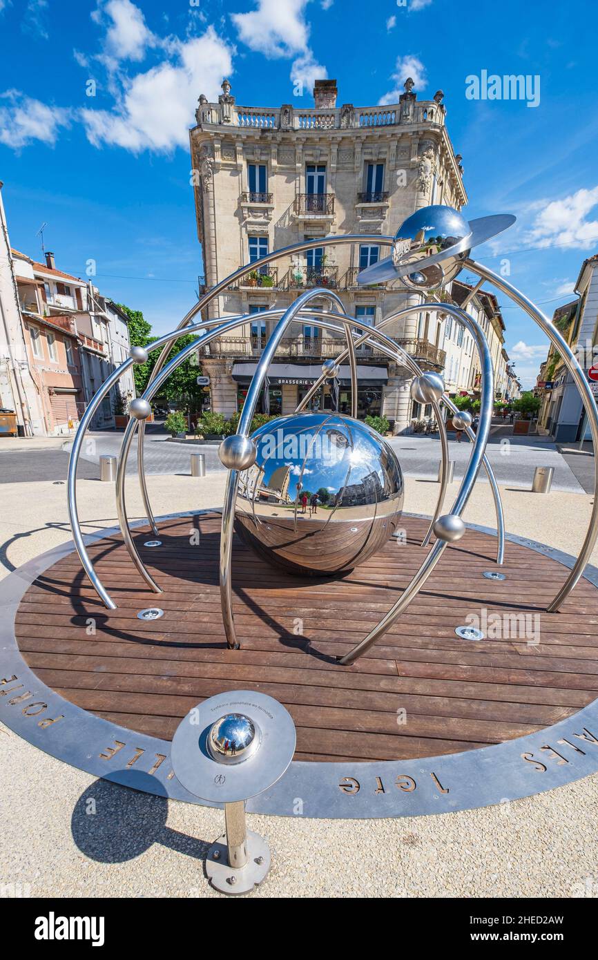 France, Gard, Ales, place G?n?ral-Leclerc, Galaxie sculpture de la société Alesienne Citynox Banque D'Images