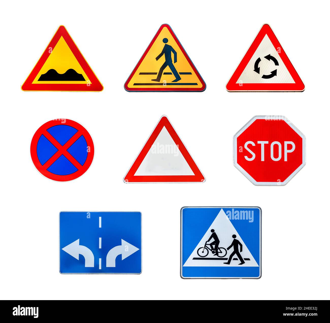 Plusieurs panneaux de signalisation isolés sur blanc Banque D'Images