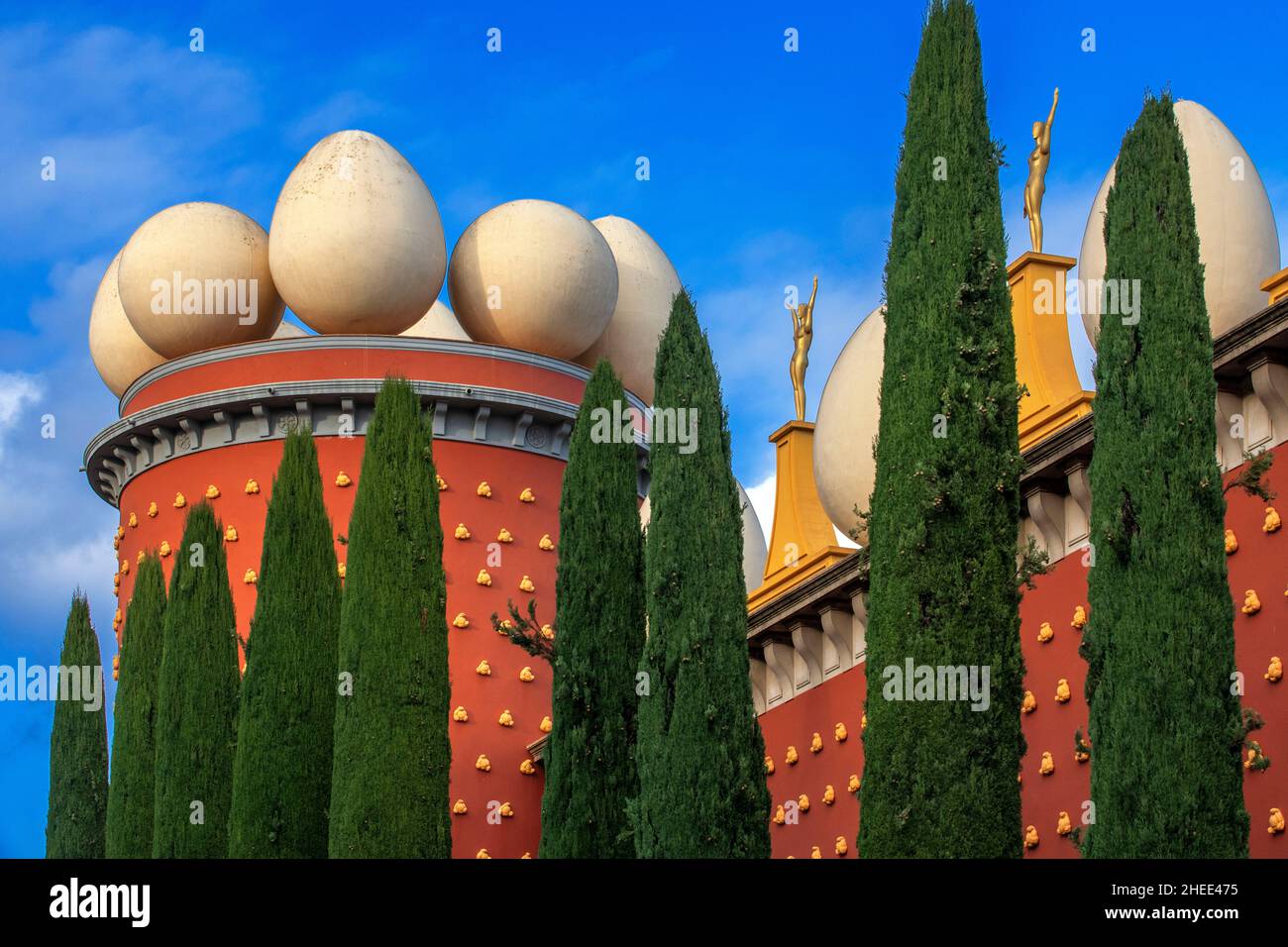 Façade du Théâtre du Musée Dali contenant les créations surréalistes de Salvador Dali, à Figueres, Catalogne, Costa Brava, Espagne Banque D'Images