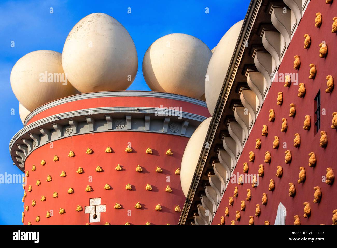 Façade du Théâtre du Musée Dali contenant les créations surréalistes de Salvador Dali, à Figueres, Catalogne, Costa Brava, Espagne Banque D'Images