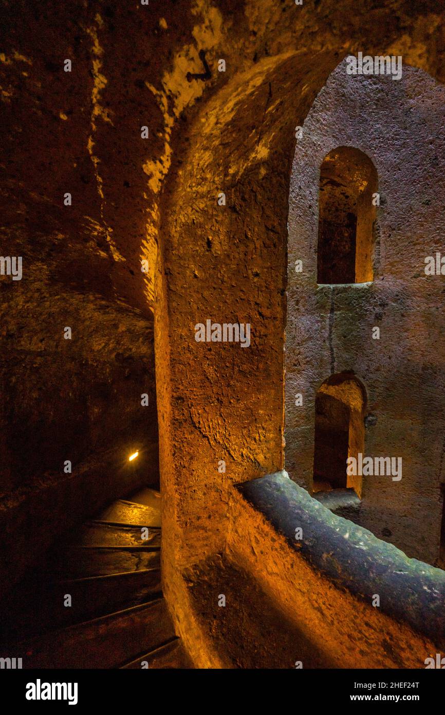 Intérieur du "Pozzo di San Patrizio" (St.Patrick's Well) l'une des attractions touristiques les plus visitées d'Orvieto, en Ombrie, en Italie Banque D'Images