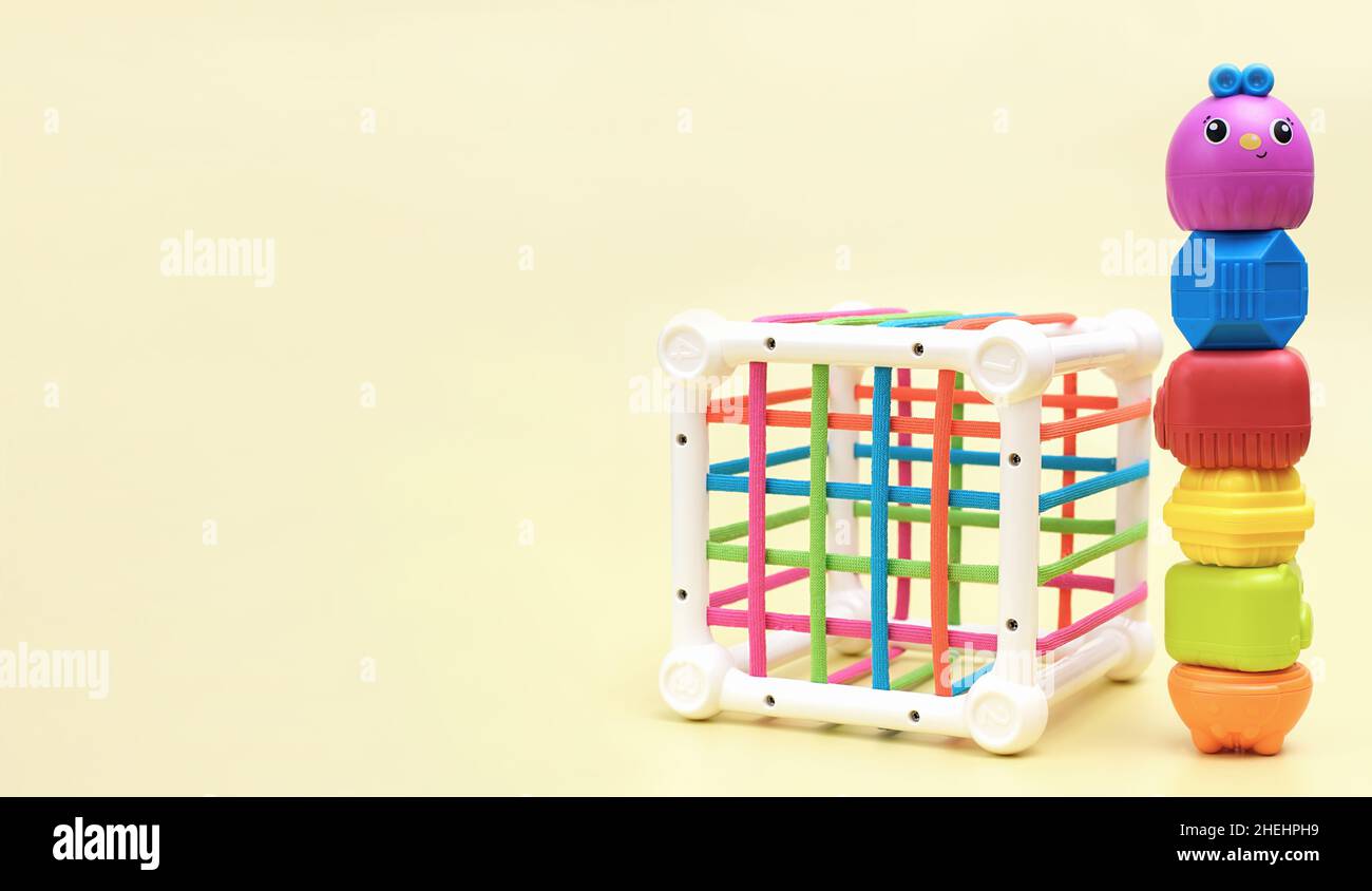 Développement de la petite enfance, méthode Montessori. Jouets pour enfants. Trieur de jardin d'enfants.Jouets logiques et éducatifs. Banque D'Images