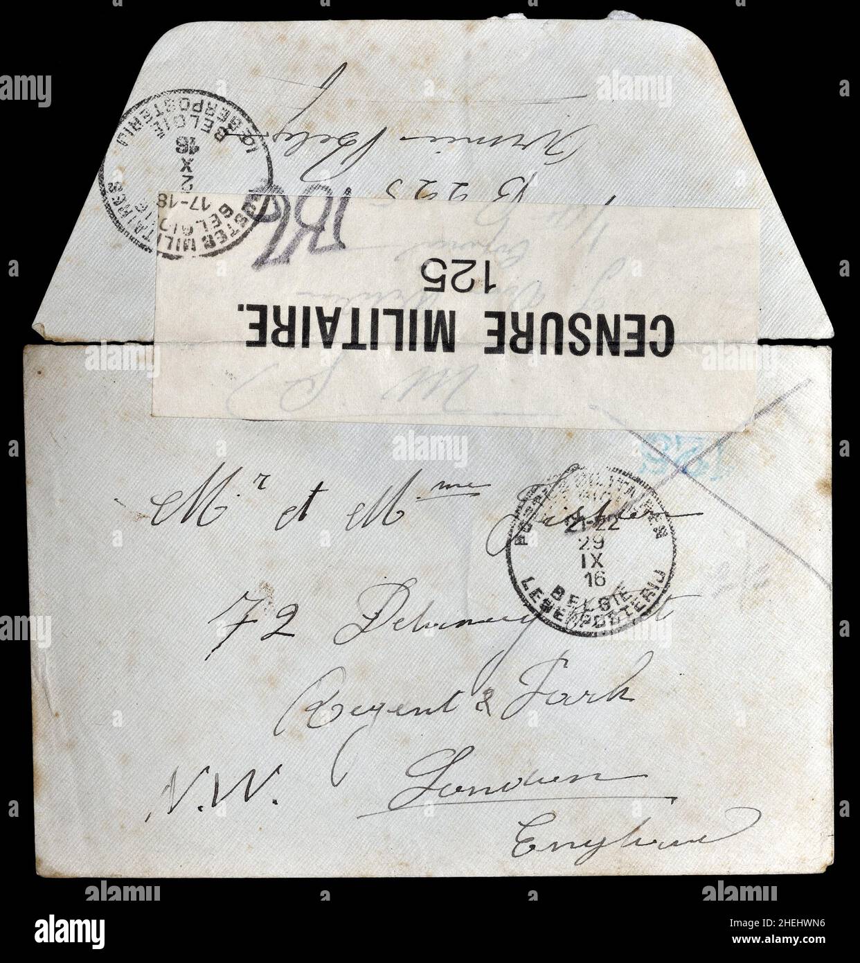 Lettre postée pendant la première Guerre mondiale avec un timbre pour montrer qu'elle a été adoptée par les censeurs. Banque D'Images