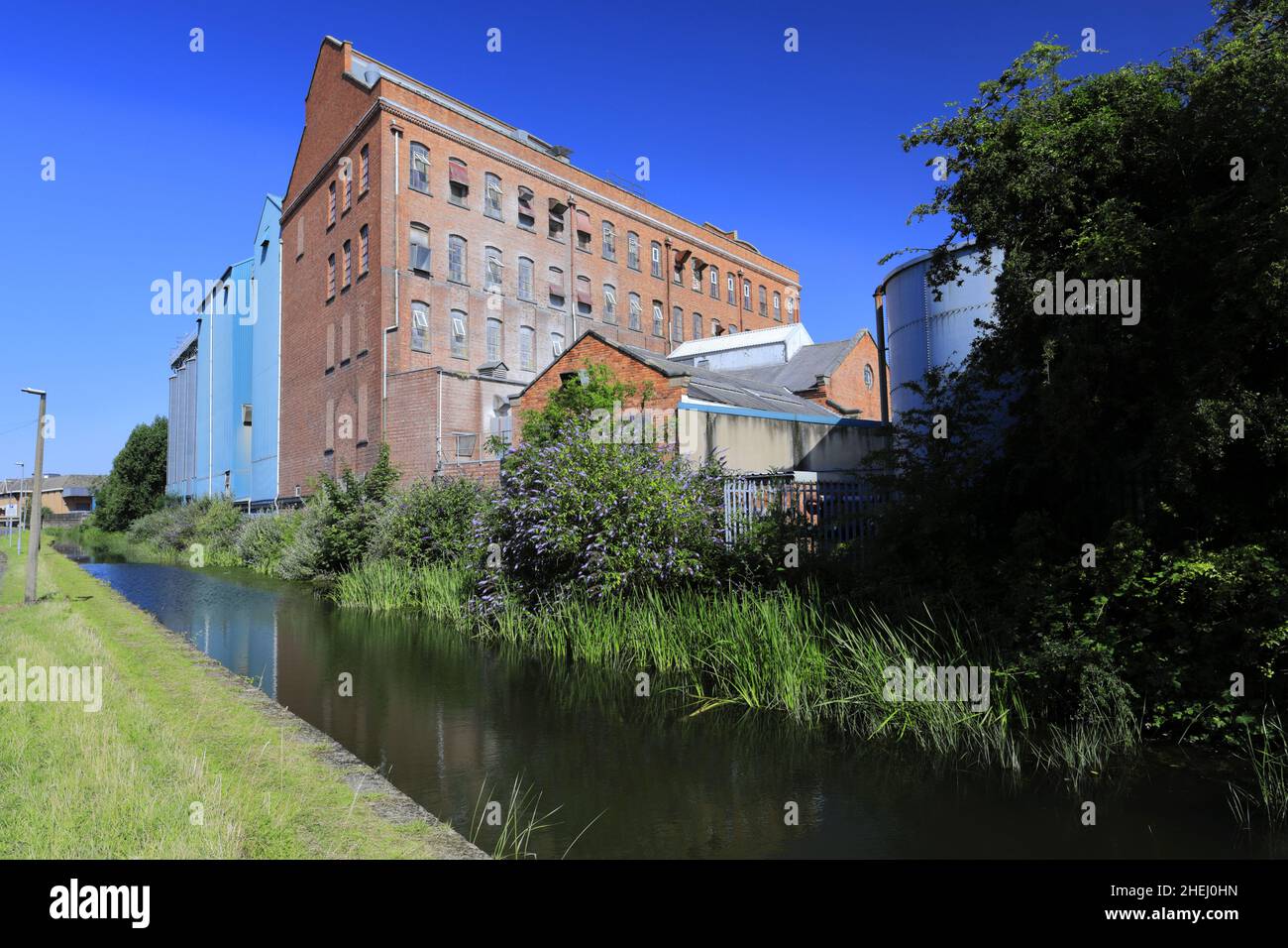 Whitworth Brothers Mill sur le canal de Chesterfield, ville de Worksop, dans le tinghamshire, Angleterre, Royaume-Uni Banque D'Images