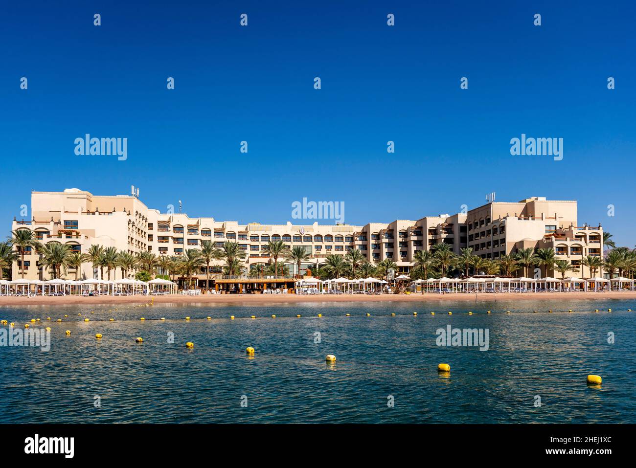 Vue sur l'hôtel InterContinental depuis le golfe d'Aqaba, Aqaba, le gouvernorat d'Aqaba, Jordanie. Banque D'Images