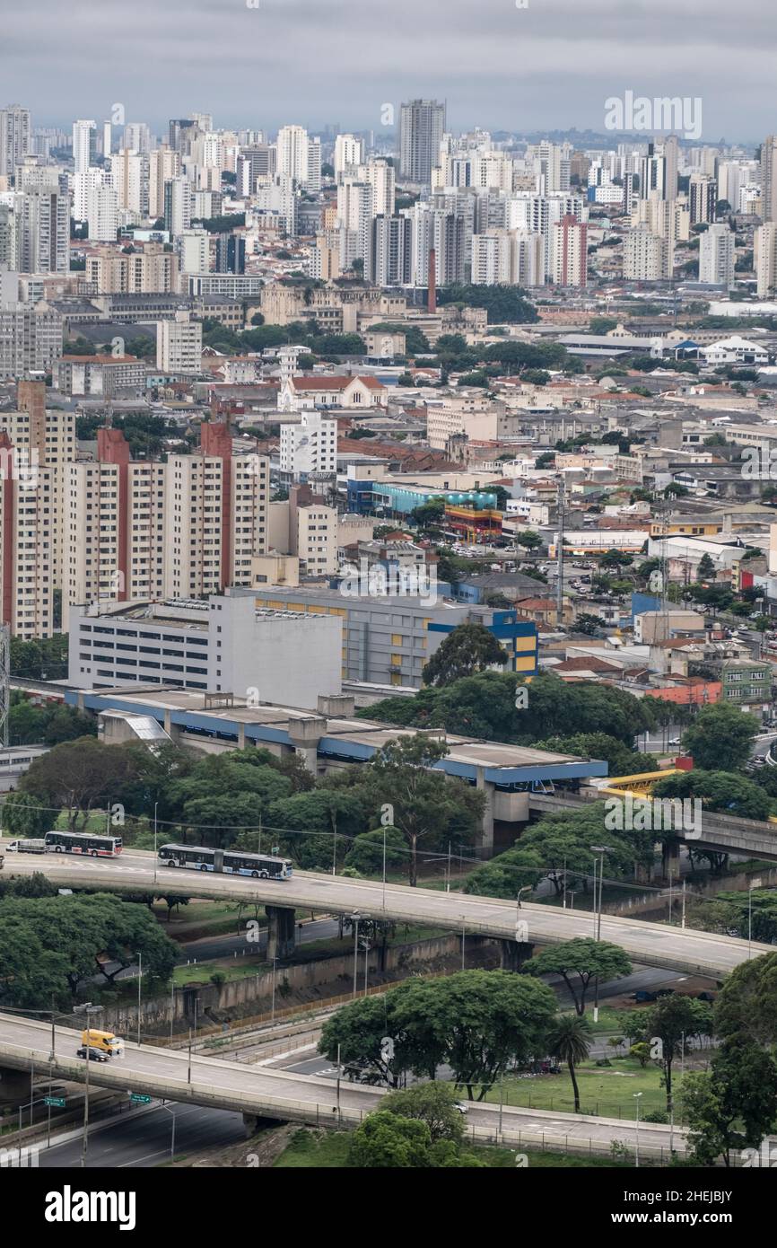 Amérique du Sud, Brésil, Sao Paulo.Gratte-ciels, immeubles d'appartements et bureaux d'entreprise dans le quartier central des affaires, centre-ville Banque D'Images