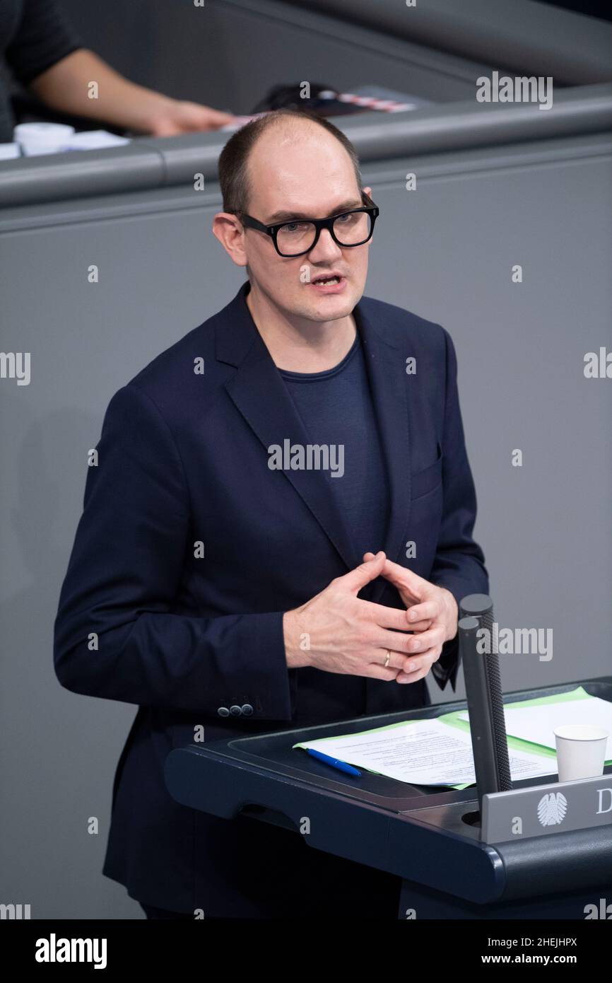 Berlin, Allemagne.09th décembre 2021.Janosch DAHMEN, (Buendnis 90/die Gruenen, BÃ ndnis 90/die GrÃ nen) lors de son discours lors de la session plénière 6th du Bundestag allemand, Bundestag allemand à Berlin, Allemagne le 9th décembre 2021 crédit: dpa/Alay Live News Banque D'Images