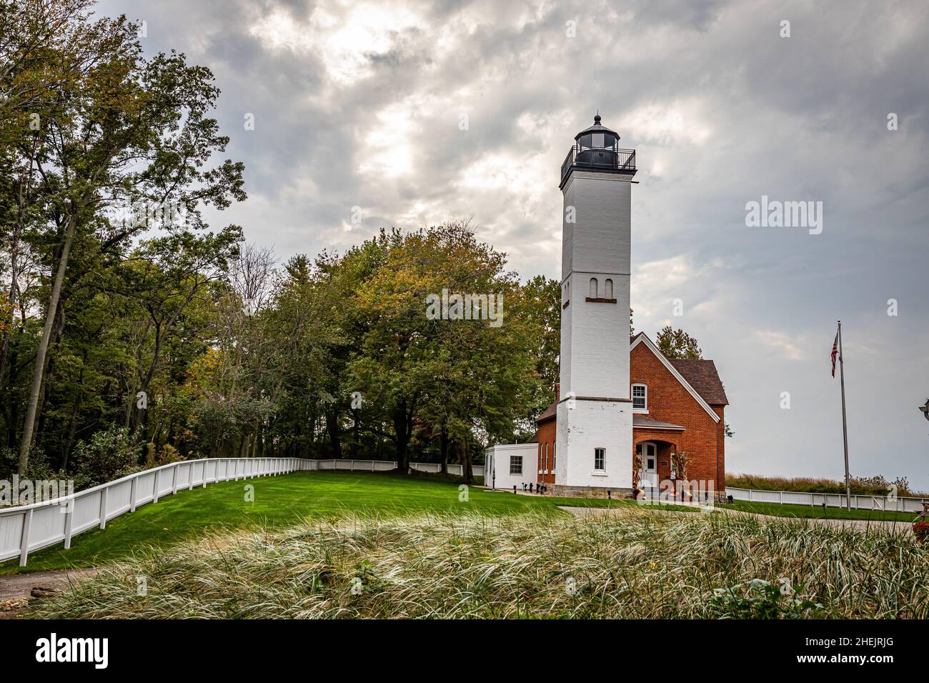 Le phare de la Presque Isle signale la rive du parc national de la Presque Isle sur le lac Érié, à Erie, en Pennsylvanie. Banque D'Images