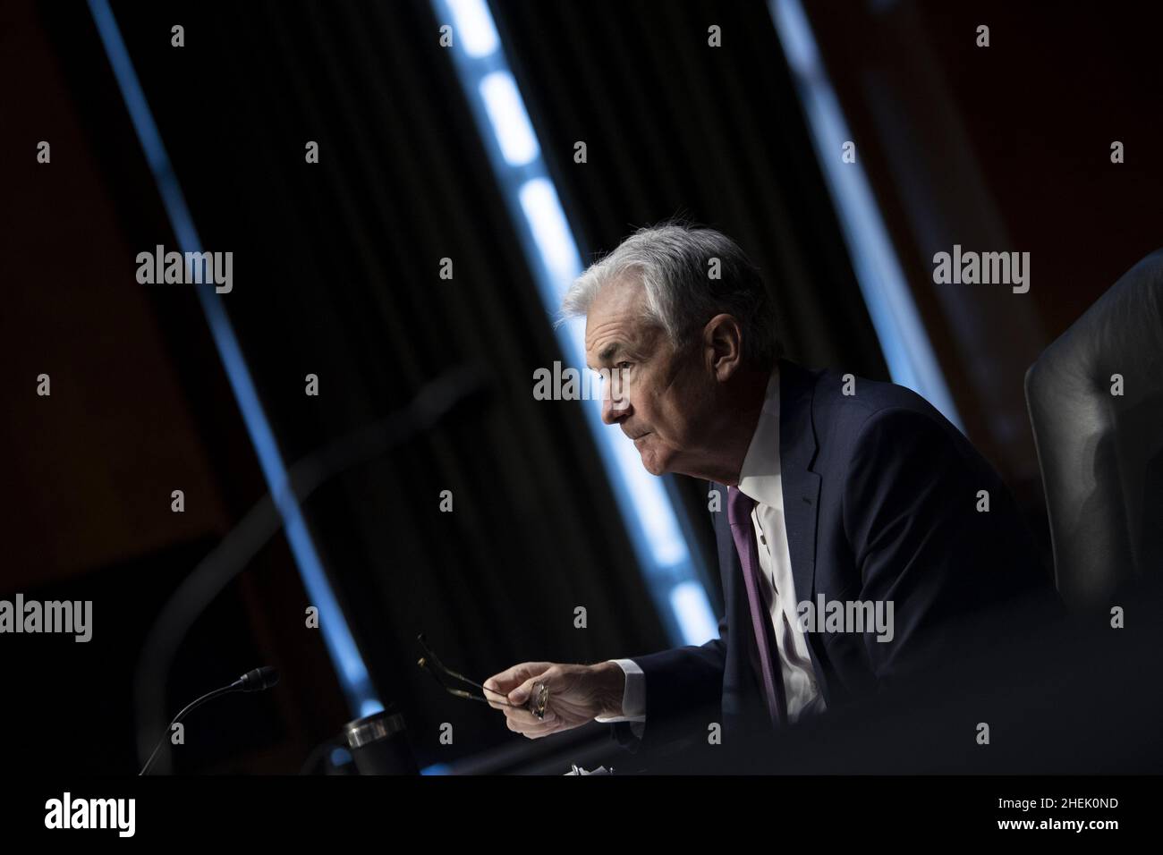 Washington, États-Unis.11th janvier 2022.Jerome Powell, nommé président du Conseil des gouverneurs de la Réserve fédérale, arrive pour témoigner à une audience de confirmation du Sénat sur les banques, le logement et les affaires urbaines à Capitol Hill, à Washington, DC, le mardi 11 janvier 2022.Photo de piscine par Brendan Smitalowski/UPI crédit: UPI/Alay Live News Banque D'Images