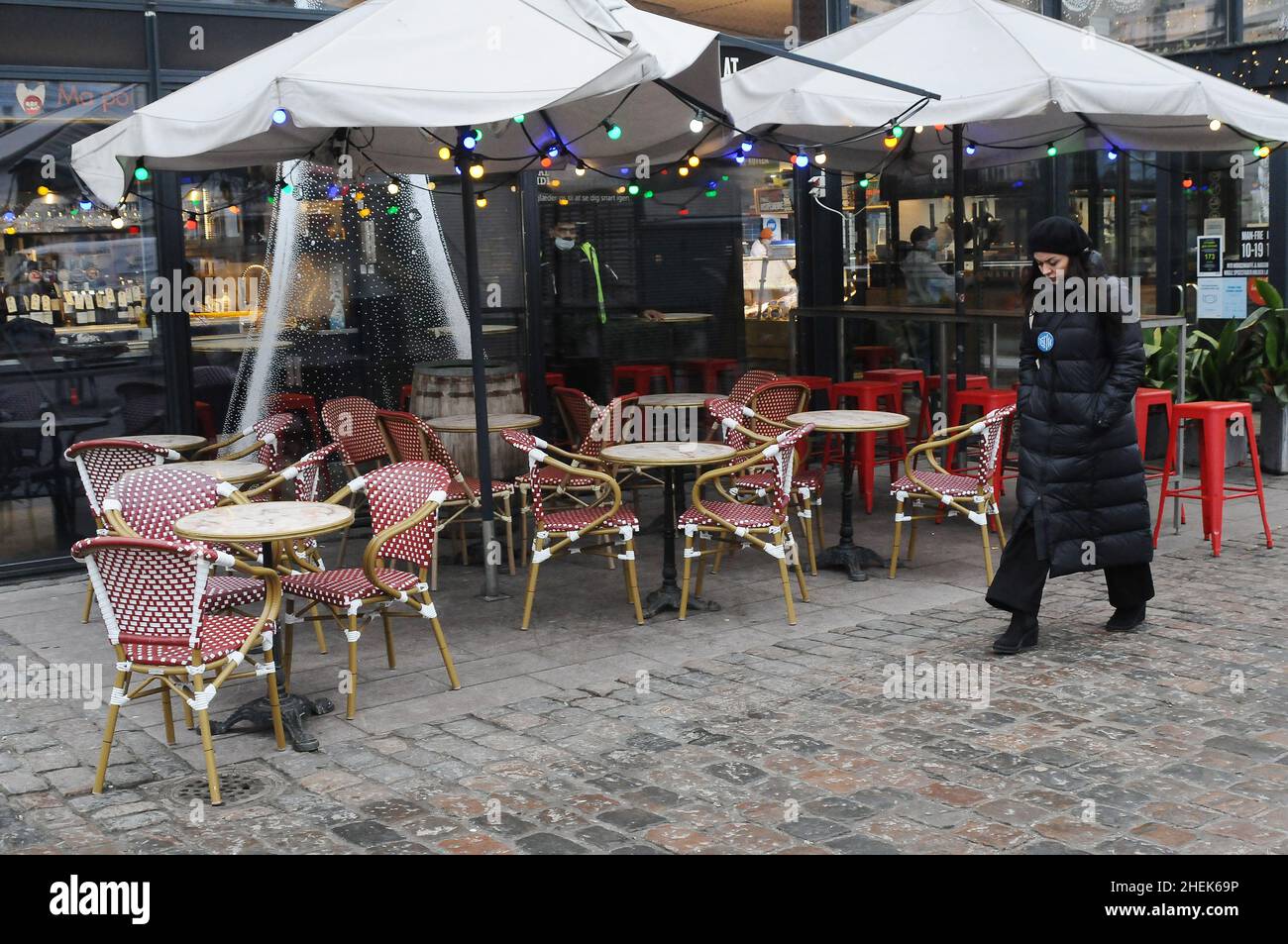 Copenhagen/Denmark./11 Januaryr 2022/le service à la porte est presque non dû à l'hiver froid et à omicron à Copenhague au Danemark.(Photo..Francis Joseph Dean/Dean Pictures) Banque D'Images