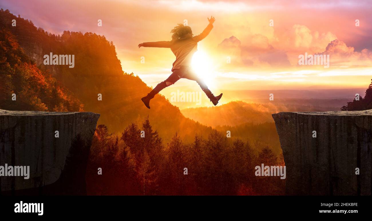 Une personne qui bonde d'un côté à l'autre Banque D'Images