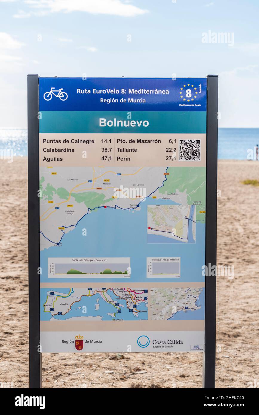 Ruta EuroVelo 8, Bolnuevo, près de Puerto de Mazarron, région de Murcie, Espagne.Ville côtière méditerranéenne.Route méditerranéenne Banque D'Images