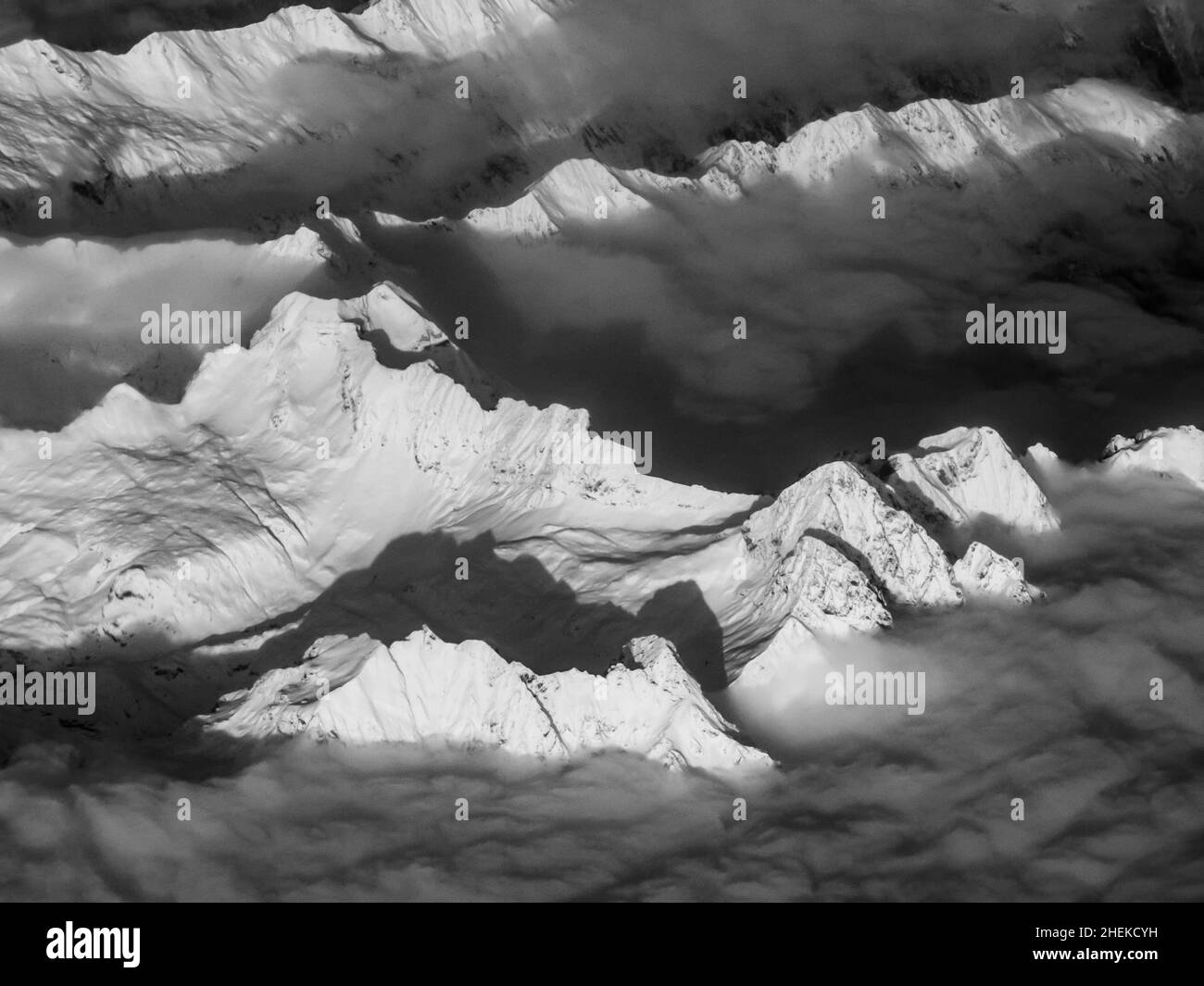 Montagnes couvertes de neige panoramique à les Alpes Banque D'Images