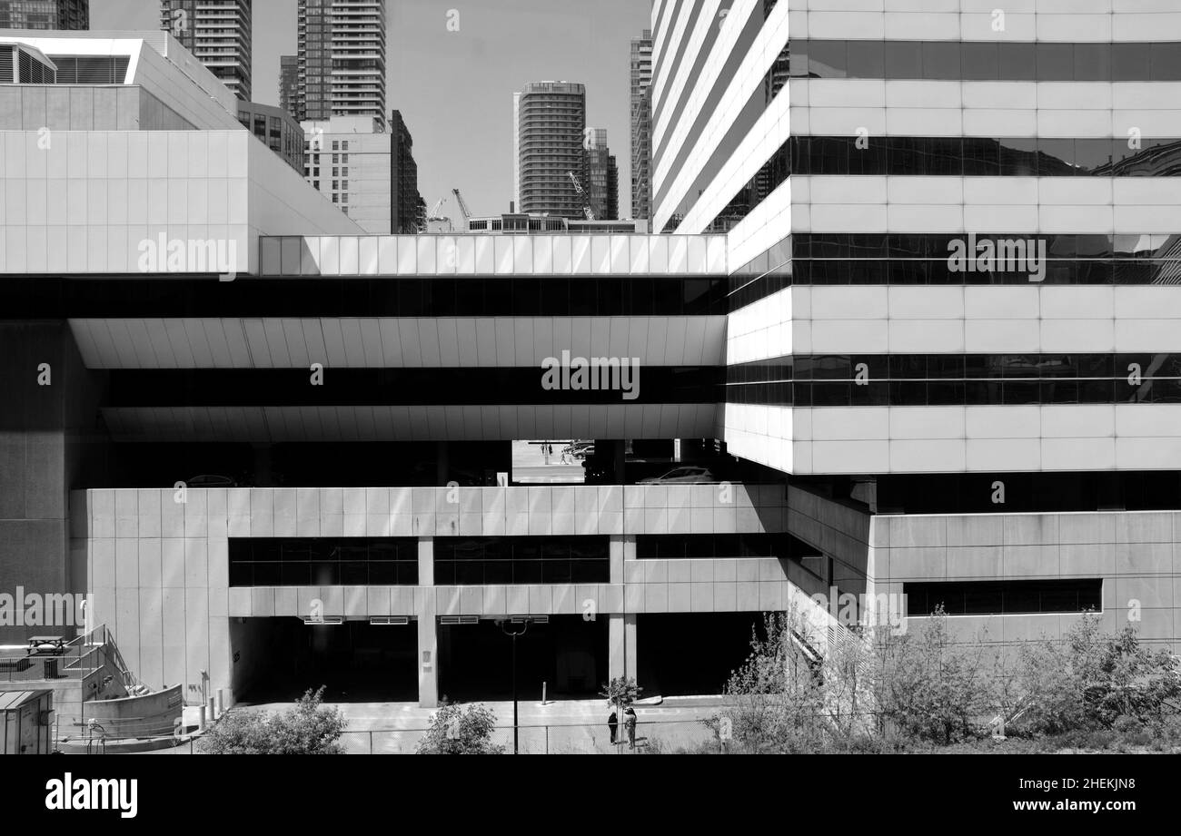 Centre des congrès de Toronto le long du chemin de fer dans le centre-ville de Toronto Banque D'Images