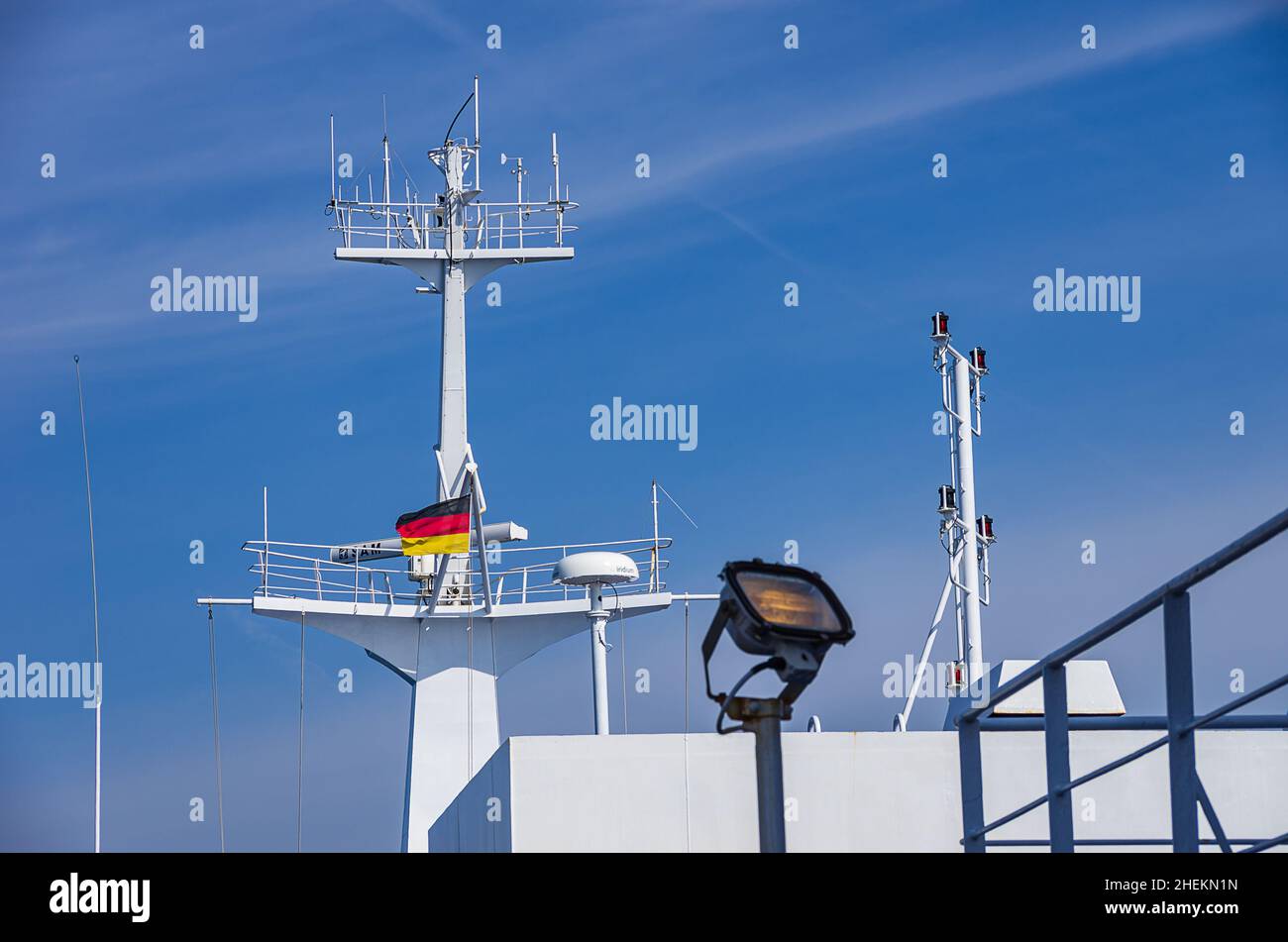 Superstructures de pont pour la navigation sur un navire; ici illustré par le traversier ferroviaire SASSNITZ (mis hors service en avril 2020). Banque D'Images