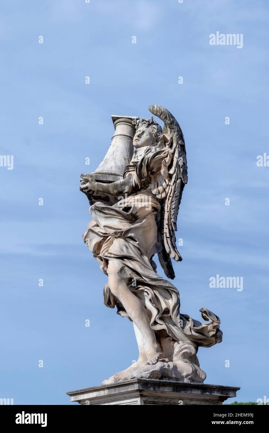 Statue au pont Aélien également connu sous le nom de pont des saints anges qui mènent au castel sant' Angelo, le château de l'ange Saint à Rome, moi Banque D'Images