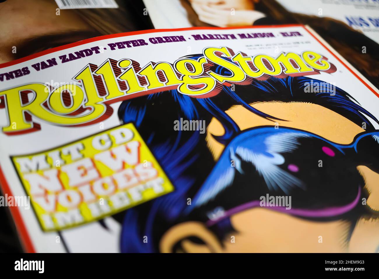 Viersen, Allemagne - mai 9.2021: Gros plan de la couverture de magazine papier de pierre à rouler avec l'histoire environ U2 chanteur bono Banque D'Images