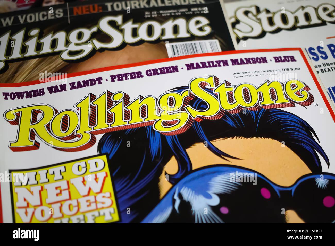 Viersen, Allemagne - mai 9.2021: Gros plan de la couverture de magazine papier de pierre à rouler avec l'histoire environ U2 chanteur bono Banque D'Images