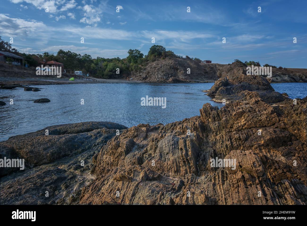 Paysage côtier des Rocheuses en bord de mer. Ahtopol. Bulgarie. Banque D'Images