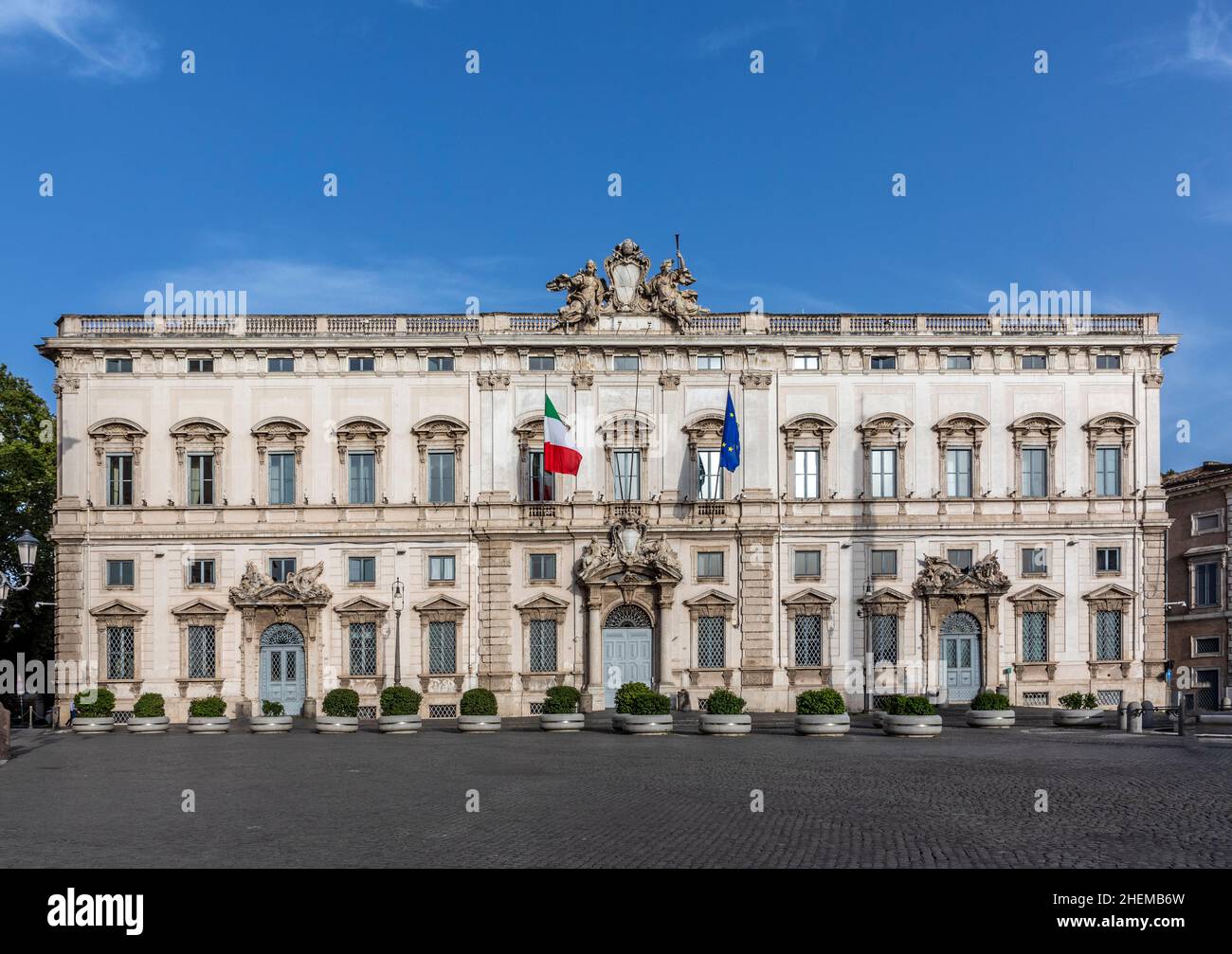 La Piazza del Quirinale avec le Palais Quirinal et la Fontaine de Dioscuri à Rome, Latium, Italie Banque D'Images