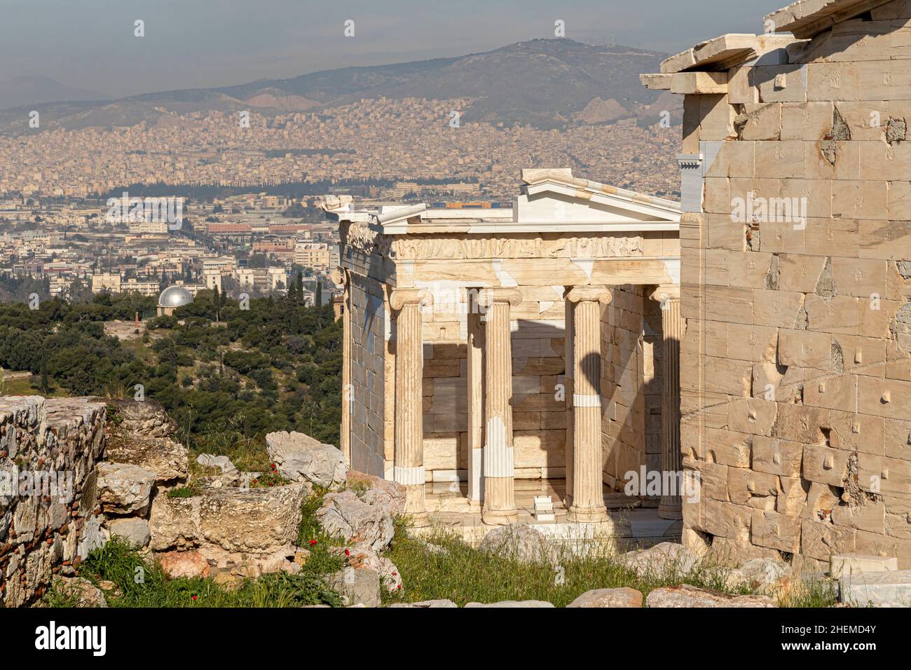 Athènes, Grèce.Le Temple d'Athéna Nike, un temple ionique sur l'Acropole dédié aux déesses Athéna et Nike Banque D'Images