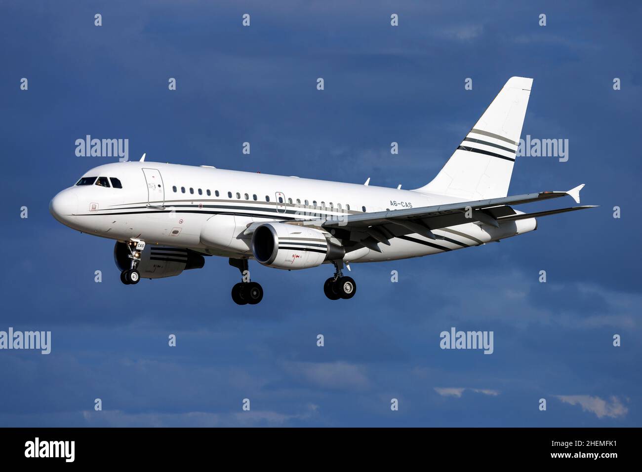 Airbus ACJ318 (A318-112CJ) configuré par VIP (REG: A6-cas) piste d'atterrissage 31. Banque D'Images