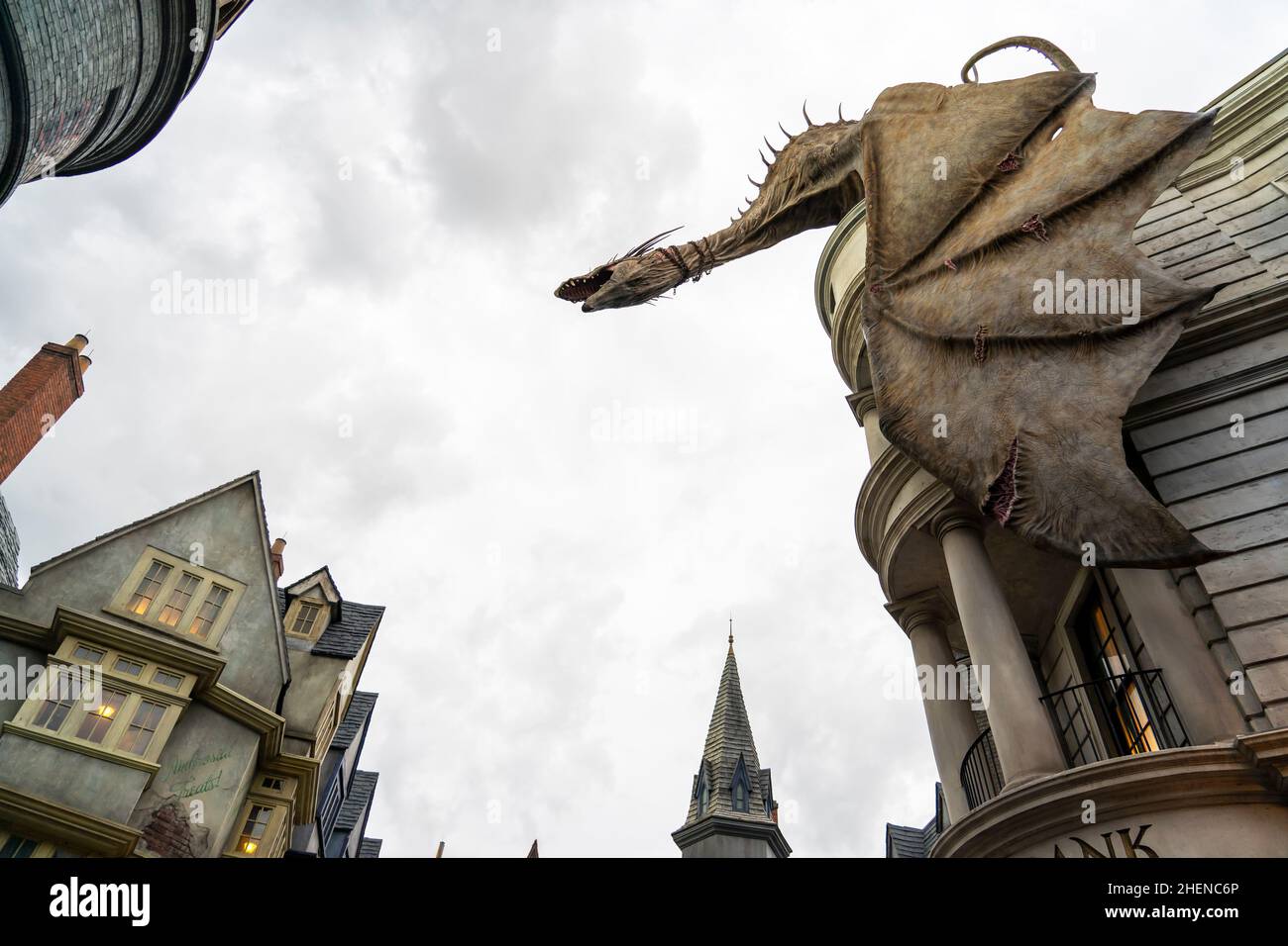 Orlando, États-Unis – 17 juillet 2021 : le Dragon à la Gragotts Bank à Diagon Alley au Wizarding World of Harry Potter à Universal Studio Orlando Banque D'Images