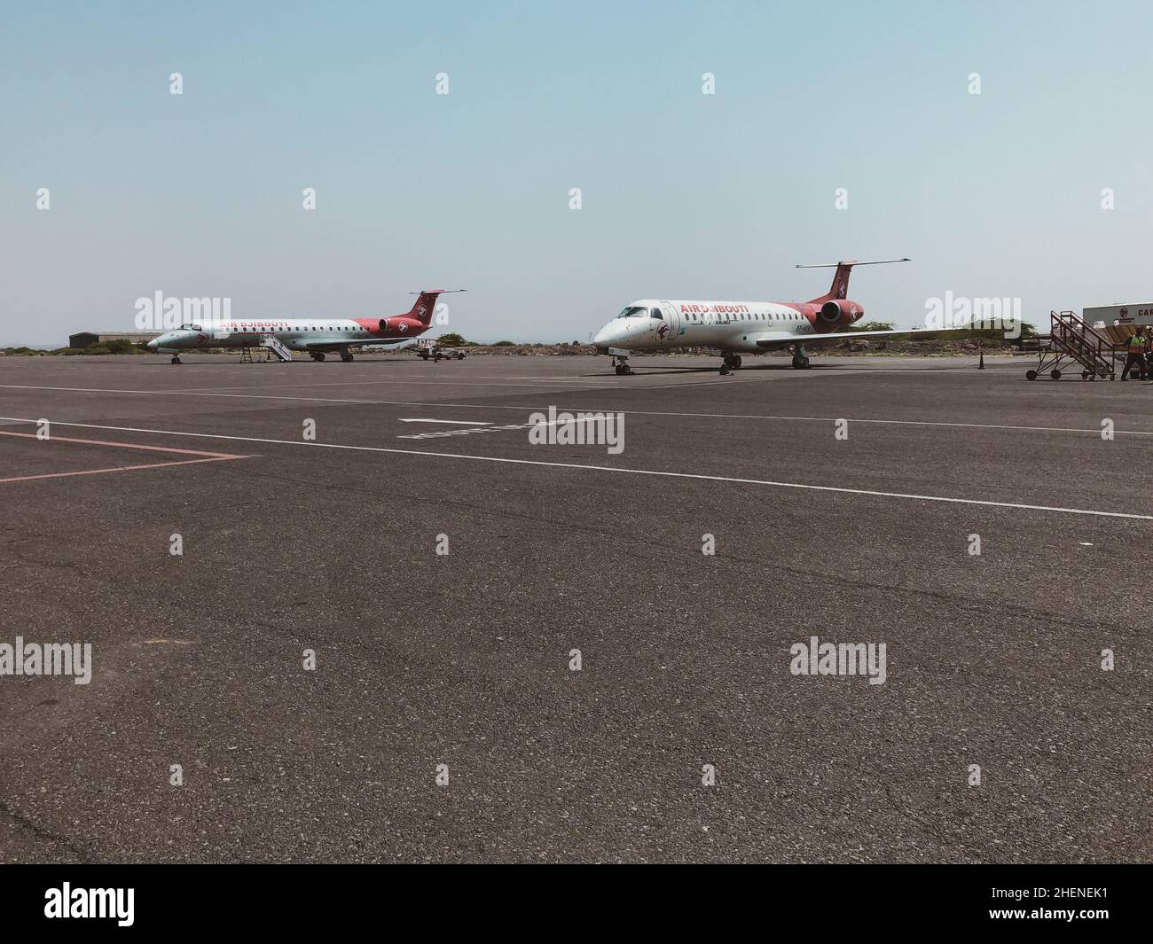 Djibouti, Djibouti - 21 mai 2021 : deux avions à réaction Air Djibouti garés à l'aéroport international de Djibouti Ambouli.Photo éditoriale à Djibouti. Banque D'Images