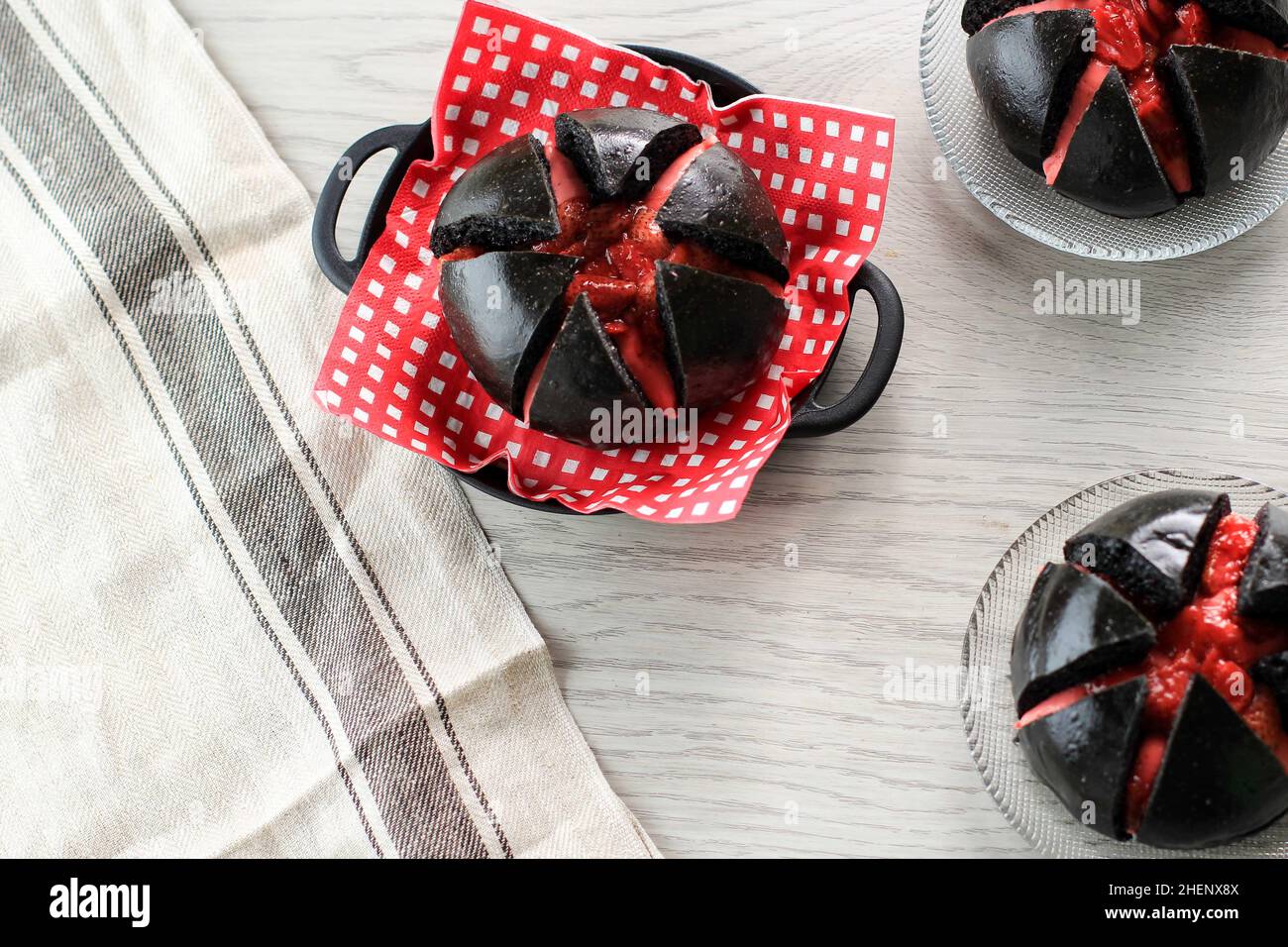 Top vue pain de pain de pain de pain de châle à la crème de fraise, une autre version de pain d'ail de fromage à la crème coréenne, espace de copie Banque D'Images
