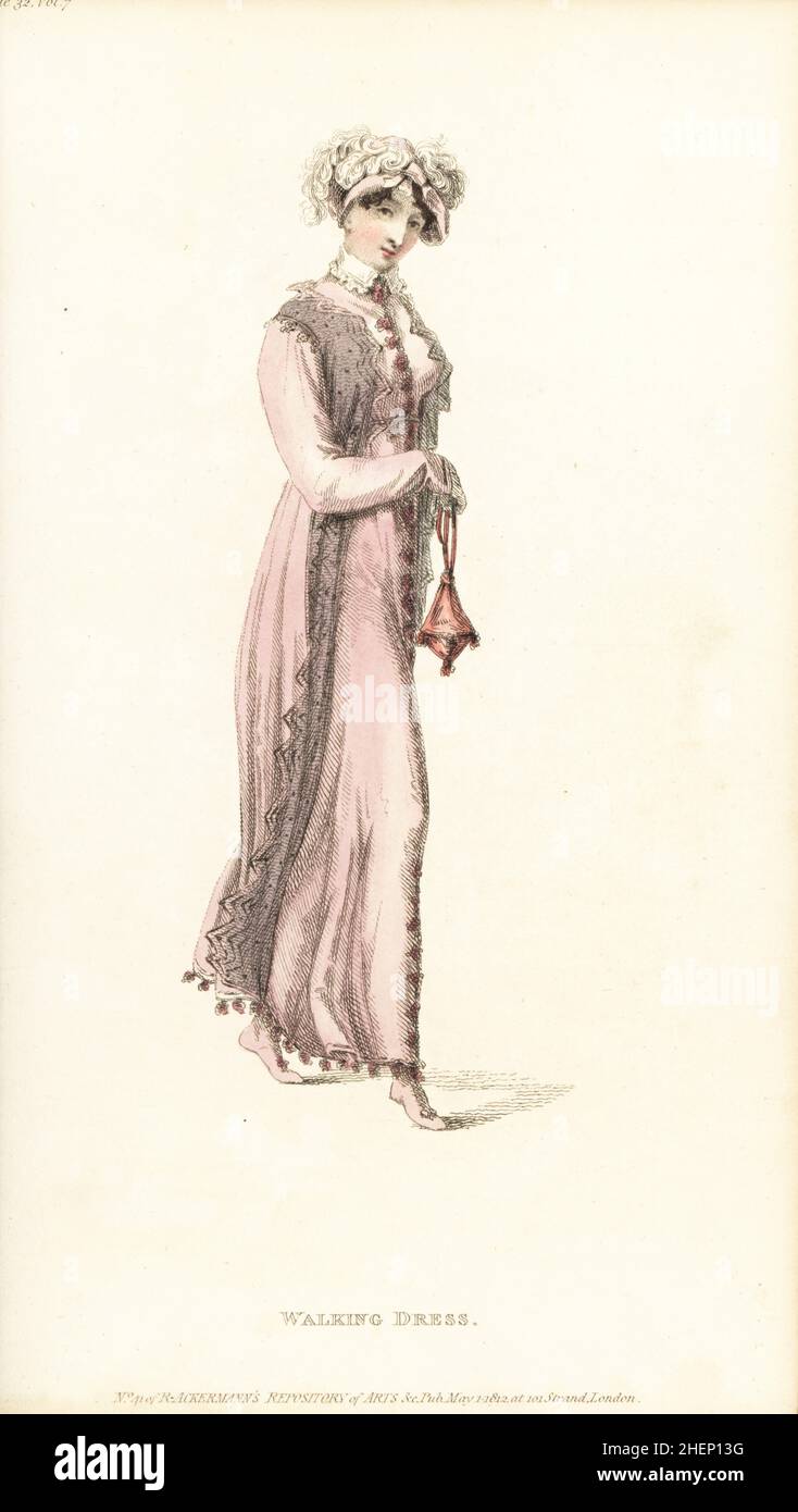 Une femme Régence s'est sortie en robe de marche.Robe Spencer de sarsnet rose fleuri avec frange en soie chinoise, drapery de dentelle noire vandyke dans le style Poloonnaise.Bonnet provincial avec plumes d'autruche.Le sac du ridicule.Conçu par Milliner Mme Elizabeth Gill, 1 Cork Street, Burlington Gardens.Tôle 32, vol. 7, mai 1 1812.Gravure sur plaque de coperplate de couleur main peut-être par Thomas Uwins de Rudolph Ackermann's Repository of Arts, Londres. Banque D'Images