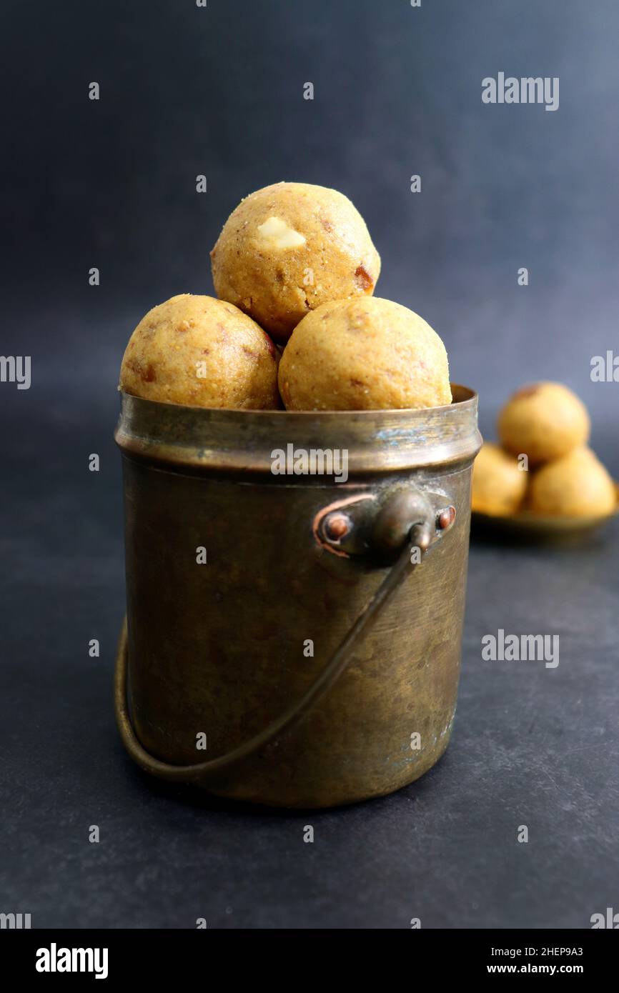 Cuisine indienne traditionnelle sucrée Besan ke Laddu.Fait à base de