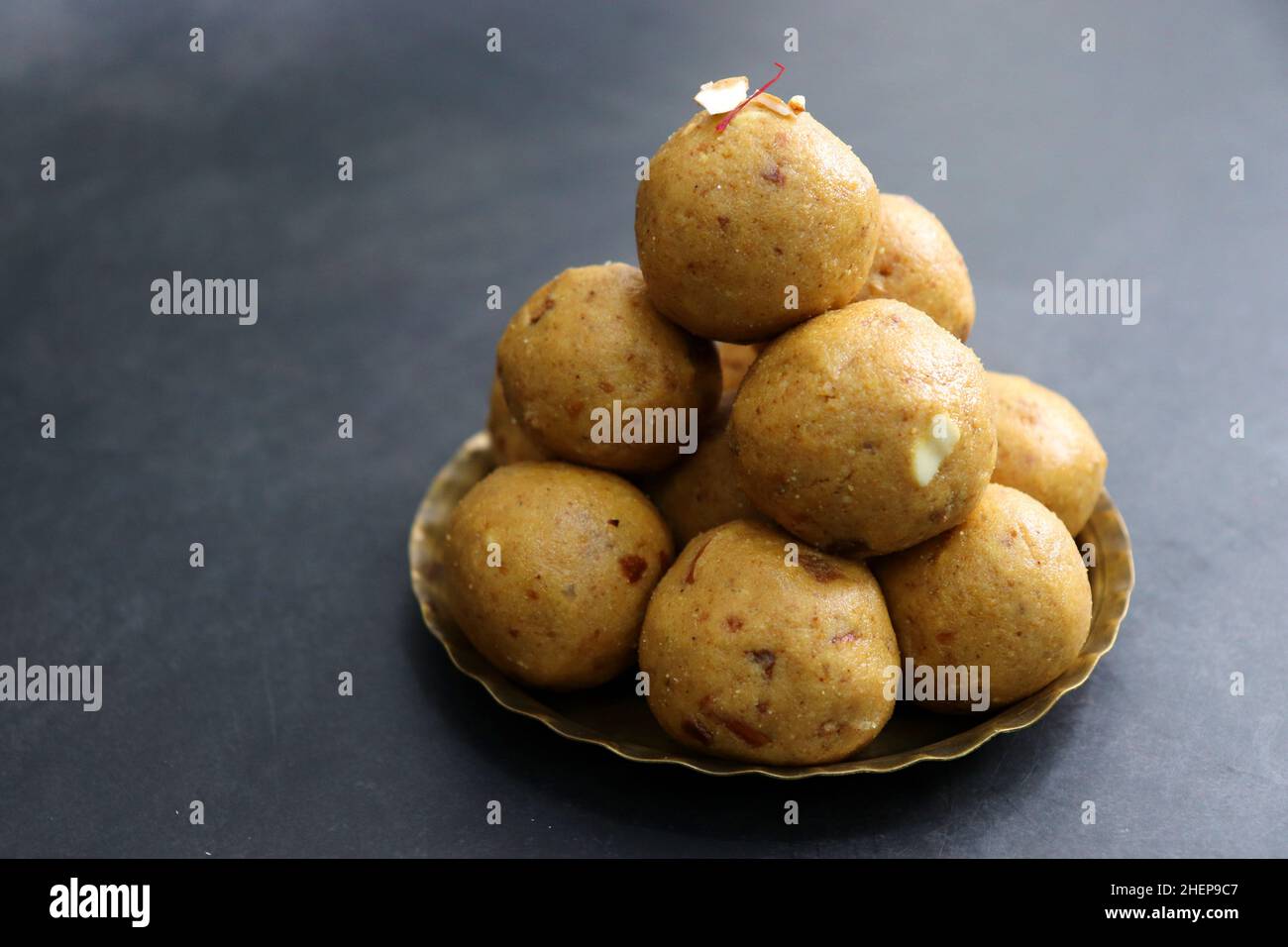 Cuisine indienne traditionnelle sucrée Besan ke Laddu.Fait à base de