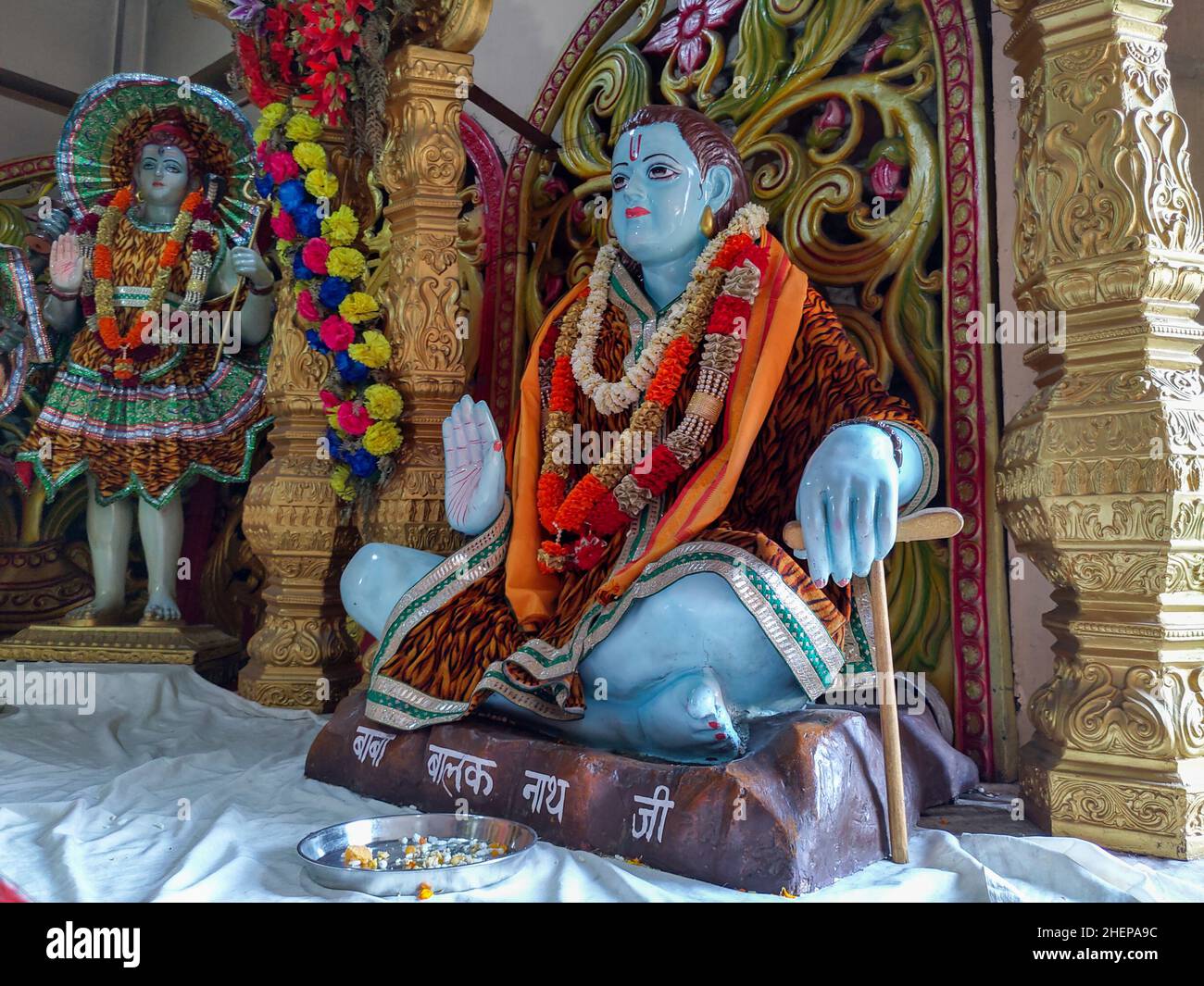 Un satue du Dieu hindou shri BALAK NATH JI, écrit sur sa base en hindi  Photo Stock - Alamy
