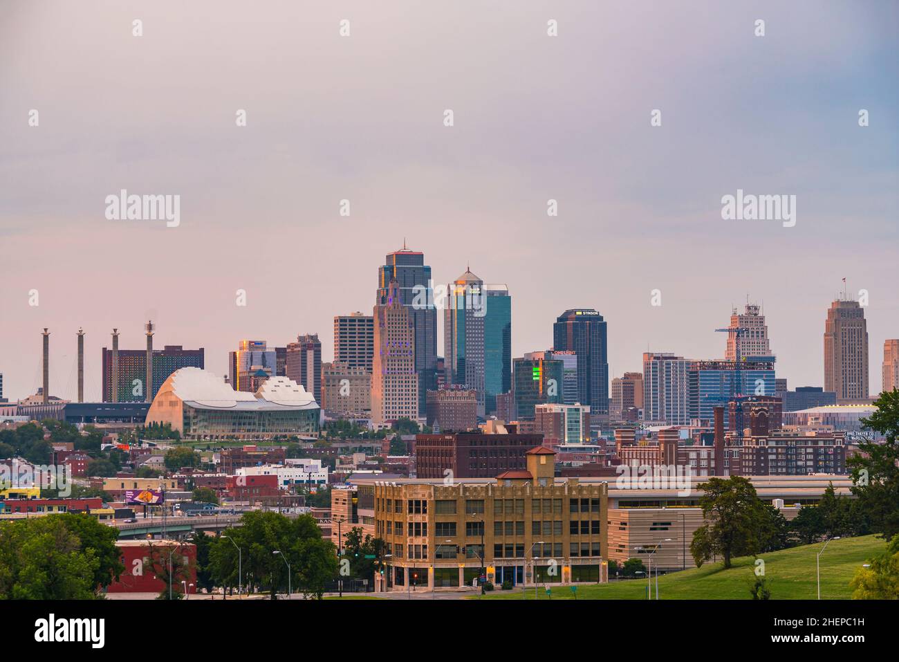 Au Kansas, Missouri, USA. 09-15-17, belle Kansas city skyline at sunset. Banque D'Images