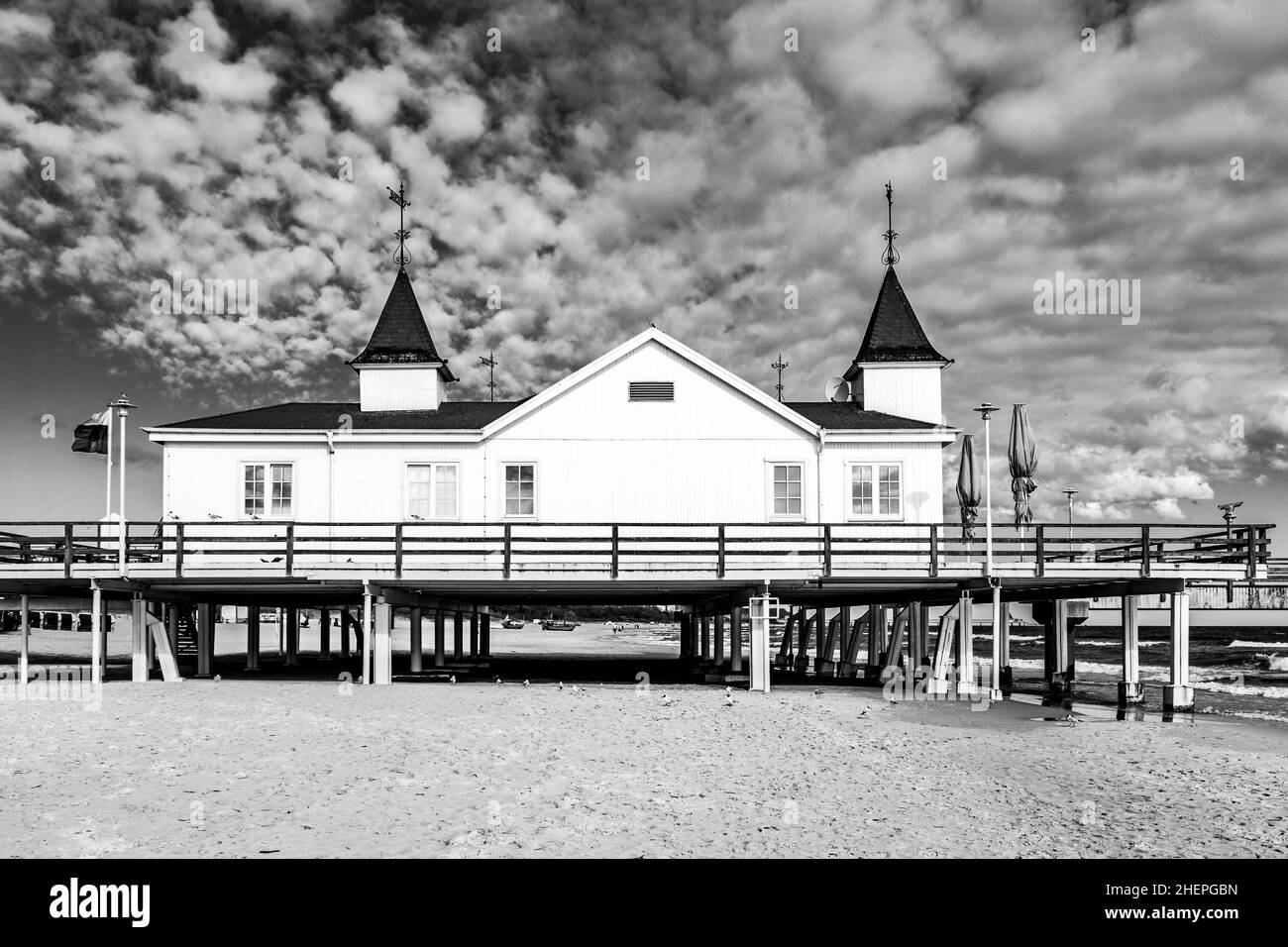 Jetée et plage d'Ahlbeck à la mer baltique sur l'île d'Usedom, Mecklenburg-Vorpommern, Allemagne Banque D'Images