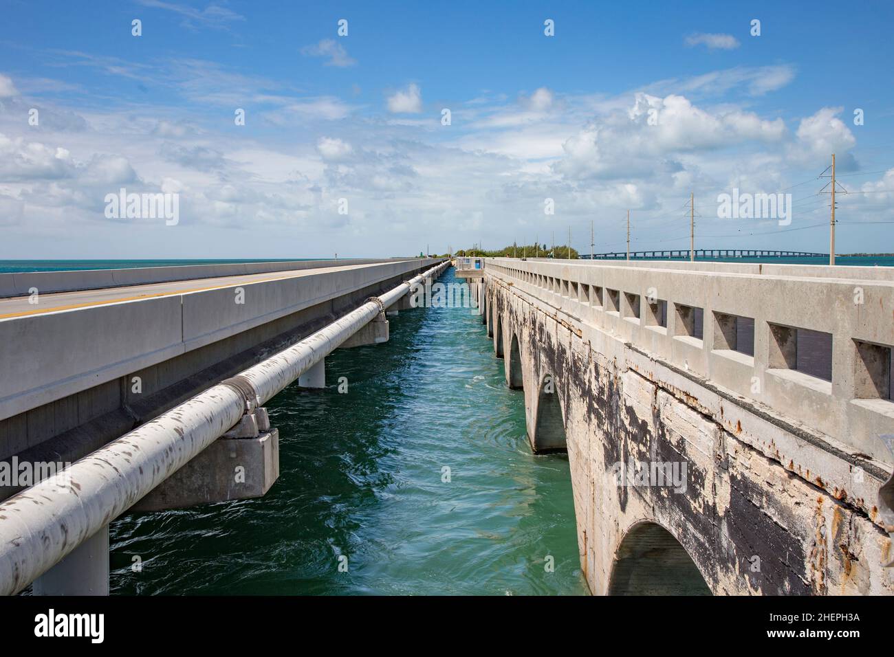 entrez dans le pont seven mile avec l'ancien pont de 1912 à droite Banque D'Images