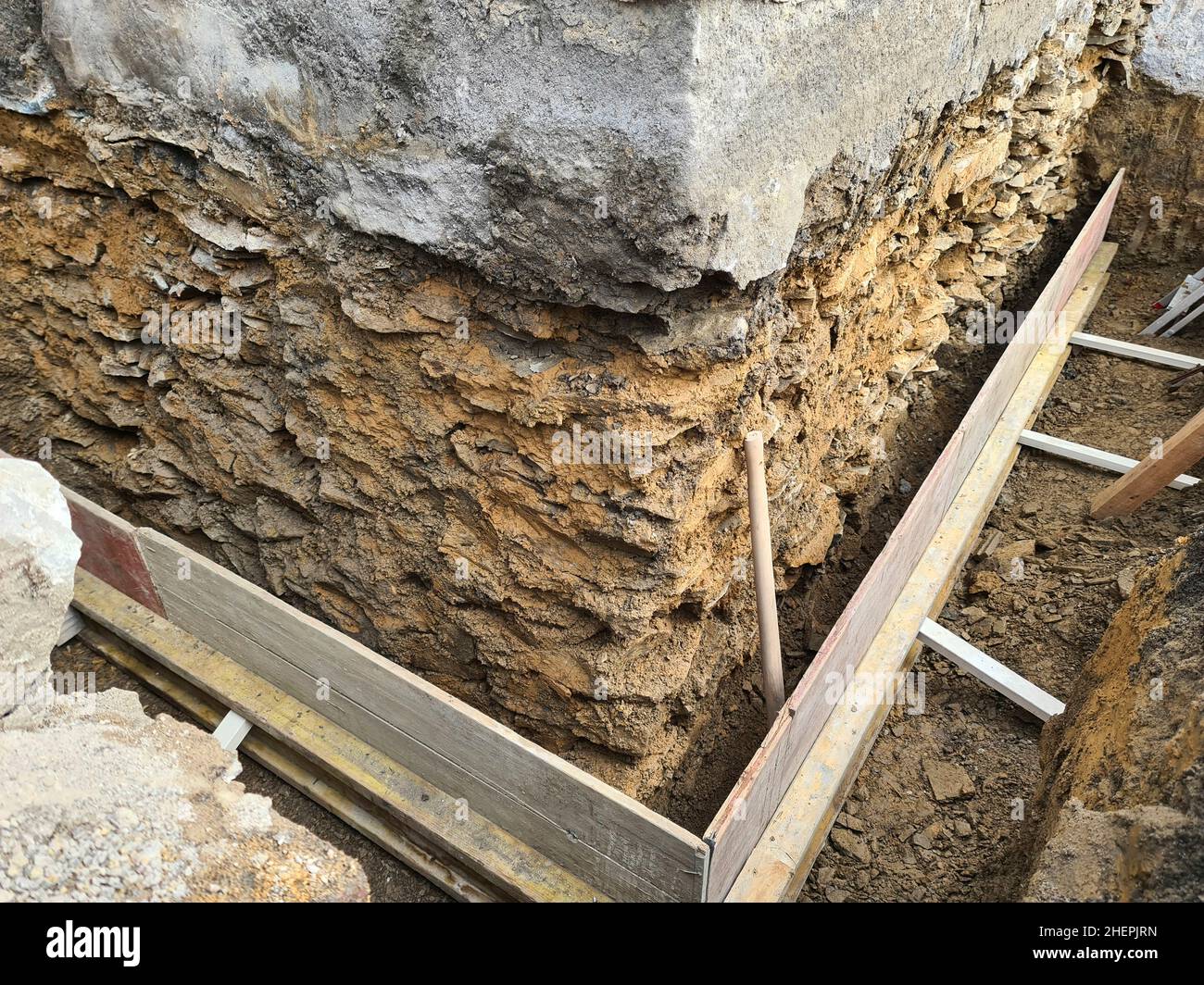 Dégâts d'eau au mur de fondation, Allemagne Banque D'Images