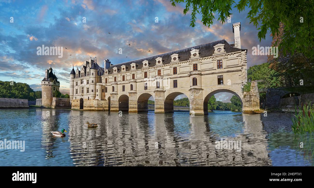 Le château Renaissance de Chenonceau enjambant le cher, Indre-et-Loire, construit en 1514-1522.Le pont au-dessus de la rivière a été construit (1556-1559) à Banque D'Images