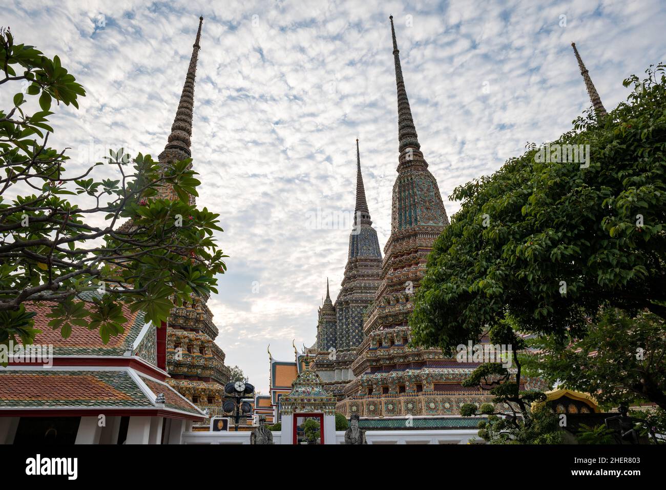 Wat Pho, a également écrit Wat po, un complexe de temples bouddhistes reconnu par l'UNESCO à Bangkok, en Thaïlande. Banque D'Images