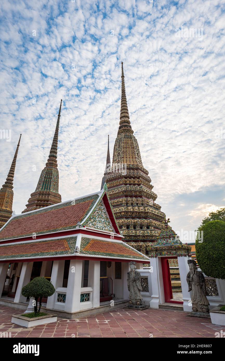 Wat Pho, a également écrit Wat po, un complexe de temples bouddhistes reconnu par l'UNESCO à Bangkok, en Thaïlande. Banque D'Images