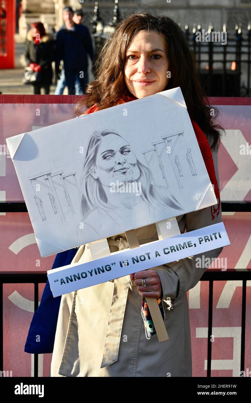 Londres, Royaume-Uni.Des manifestants anti-gouvernementaux ont manifesté sur la place du Parlement le jour où le Premier ministre Boris Johnson a dû faire face à d'autres questions sur les parties en confinement au n° 10 Downing Street. Banque D'Images