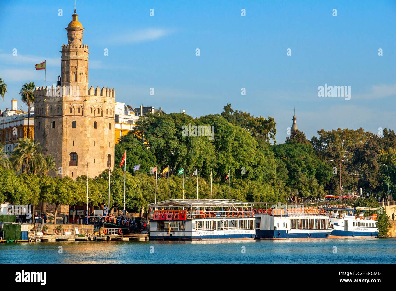 Guadalquivir et la Torre del Oro ce qui se traduit par la Tour de l'Or - site historique du XIII siècle à Séville, Andalousie, Espagne Banque D'Images